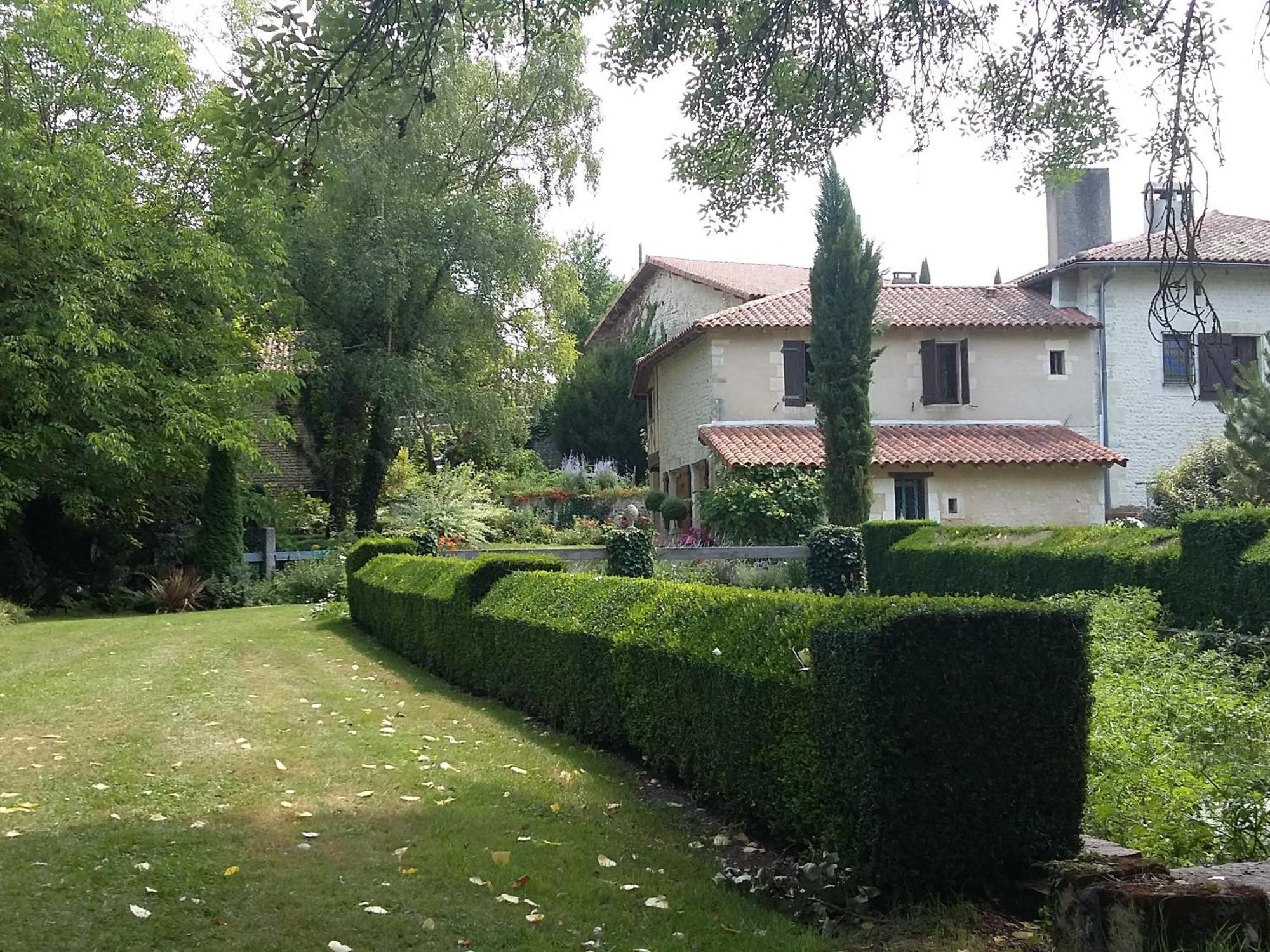Moulin Rouhaud Hotel Montboyer Bagian luar foto
