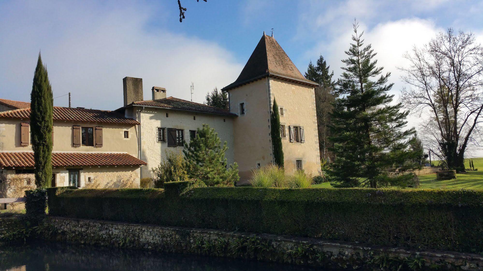 Moulin Rouhaud Hotel Montboyer Bagian luar foto