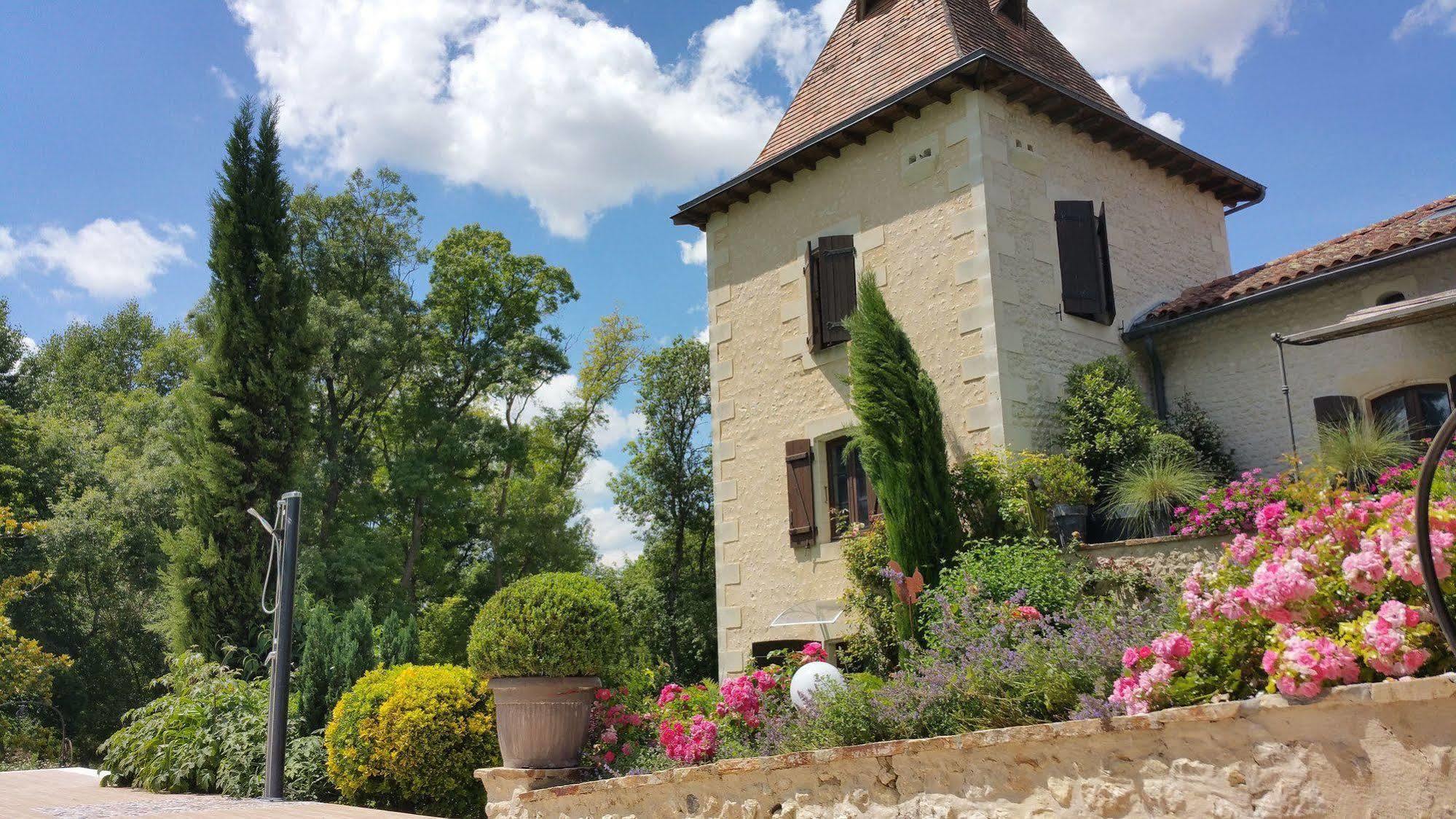 Moulin Rouhaud Hotel Montboyer Bagian luar foto