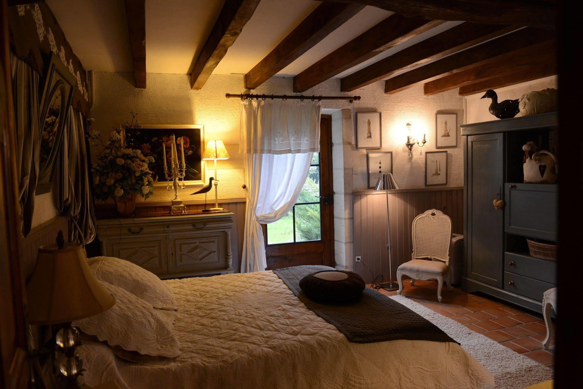 Moulin Rouhaud Hotel Montboyer Bagian luar foto